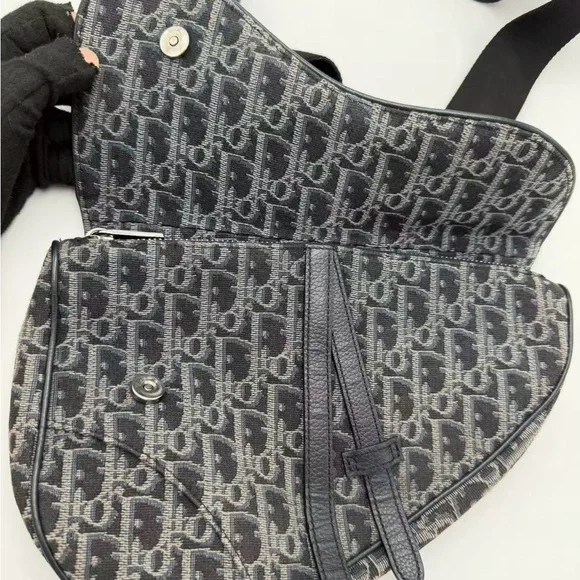 Dior Black and Gray Patterned Belt Bag - Picture 4 of 11